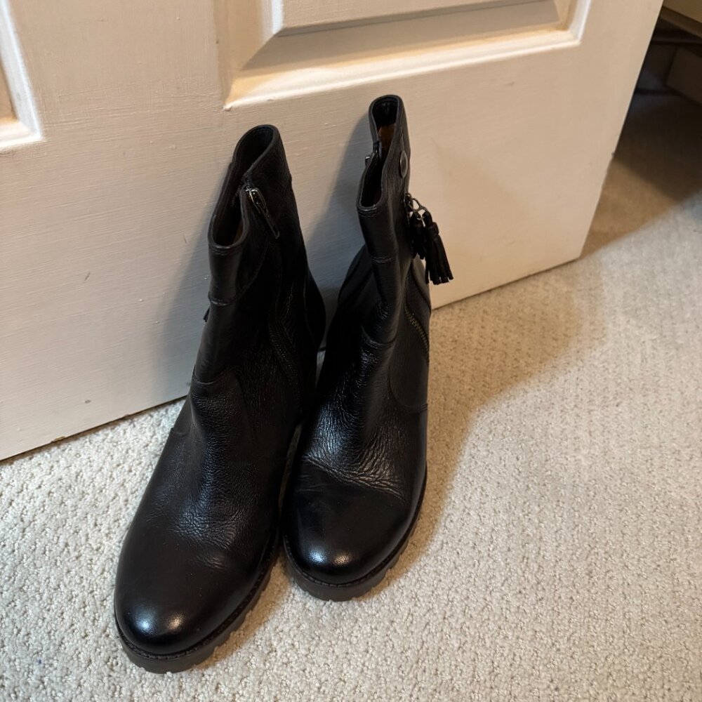 JOHNSTON & MURPHY BLACK LEATHER BOOTS WITH ZIPPERS SIZE